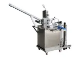 Machine à fabriquer les bases de tartes