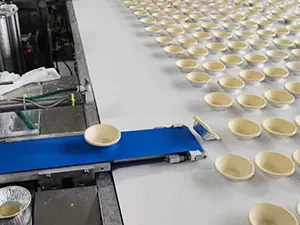 Machine à fabriquer les bases de tartes